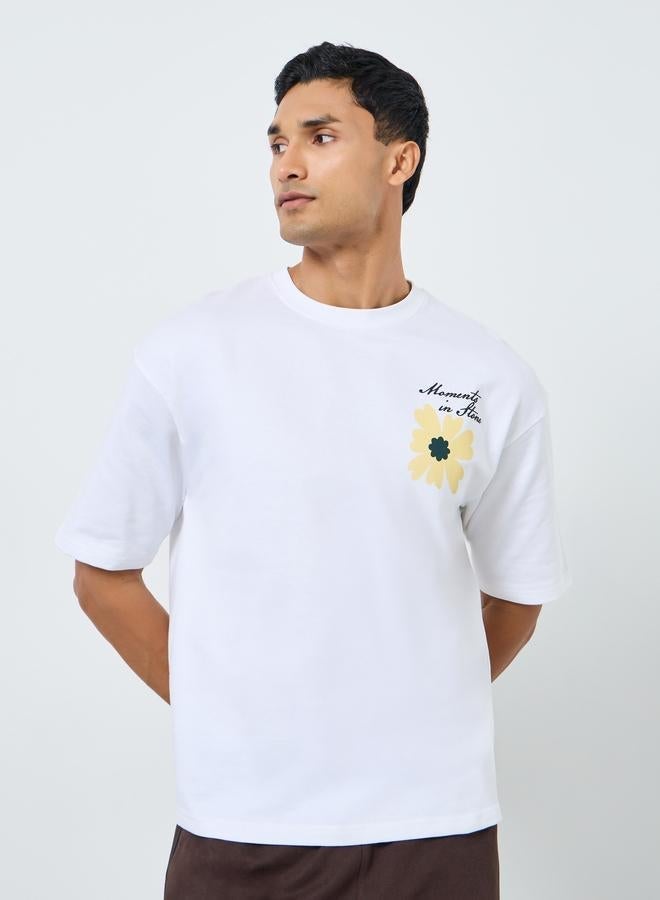 ستايلي تيشيرت واسع بطبعة جرافيك على الظهر - Image 2